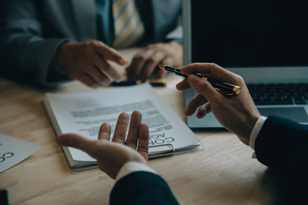 Trespasse de estabelecimento empresarial: cuidados jurídicos na compra e venda Meta Descrição: Entenda o trespasse de estabelecimento empresarial, os riscos de sucessão de dívidas e os cuidados jurídicos essenciais na compra e venda de um negócio. Slug: trespasse-estabelecimento-empresarial-cuidados-juridicos Descrição acessória: Saiba como funciona o trespasse de estabelecimento empresarial e quais cuidados evitam riscos na sucessão de dívidas e obrigações. Síntese da descrição acessória: Descubra os principais cuidados jurídicos no trespasse de estabelecimento empresarial e na sucessão de dívidas. Chamada: Veja os cuidados jurídicos essenciais no trespasse de estabelecimento empresarial.